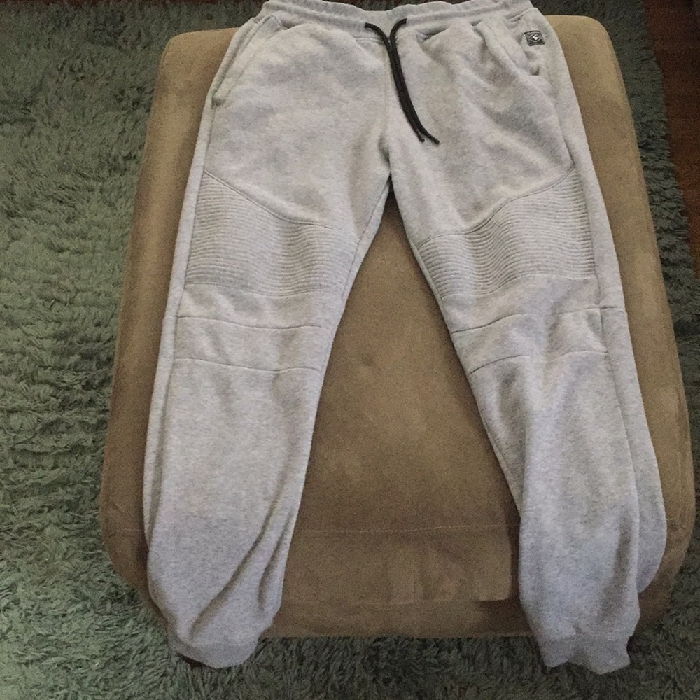 Grey fitted sweatpants joggers
